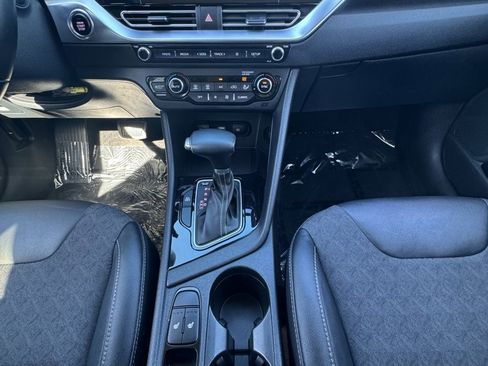 Used 2022 Kia Niro EX image 19