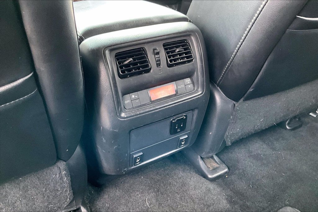 Used 2015 Nissan Pathfinder Platinum FWD image 31