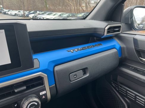 Used 2025 Toyota Tacoma TRD Off-Road image 30