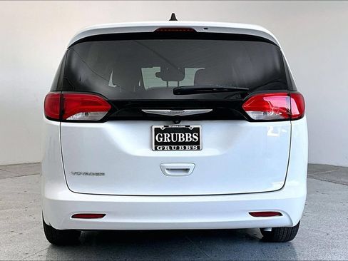Used 2023 Chrysler Voyager LX FWD image 5