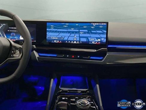 Used 2025 BMW 530i xDrive image 12