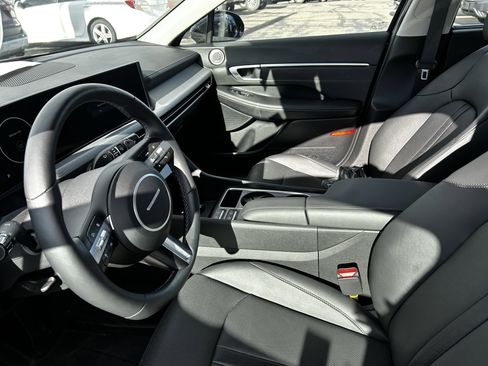 Used 2025 Hyundai Sonata Limited image 10