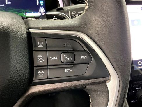Used 2022 Jeep Grand Cherokee Limited 4xe w/ Luxury Tech Group II AWD/4WD image 12