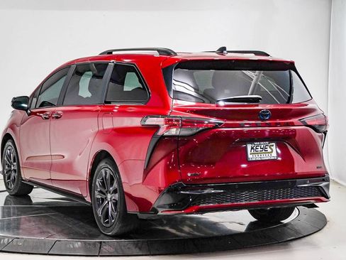 Used 2025 Toyota Sienna XSE image 2