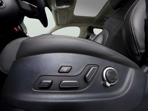 Used 2025 Genesis GV80 3.5T Prestige AWD/4WD image 32