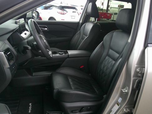 Used 2024 Nissan Rogue Platinum w/ Platinum Premium Package AWD/4WD image 13