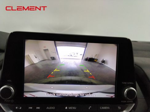 Used 2024 Nissan Rogue SV image 23