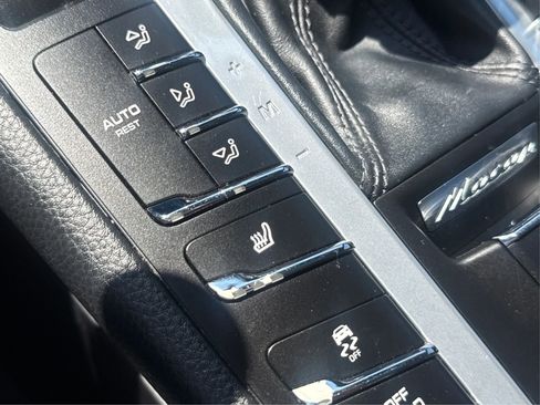 Used 2021 Porsche Macan AWD/4WD image 44