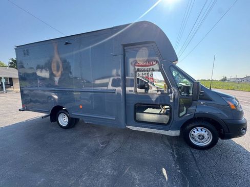 Used 2022 Ford Transit 350 DRW RWD image 5