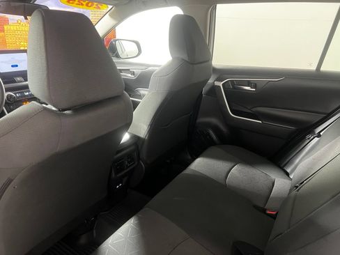 Used 2025 Toyota RAV4 XLE FWD image 18