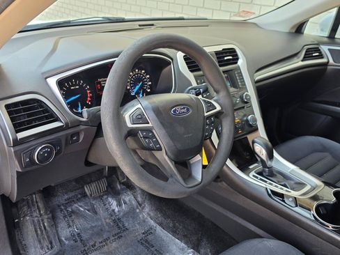 Used 2015 Ford Fusion SE FWD image 10