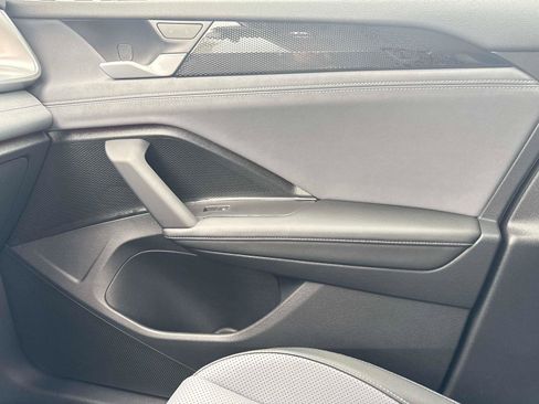 New 2025 Volkswagen Tiguan SE image 22