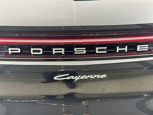Certified 2025 Porsche Cayenne AWD/4WD image 34