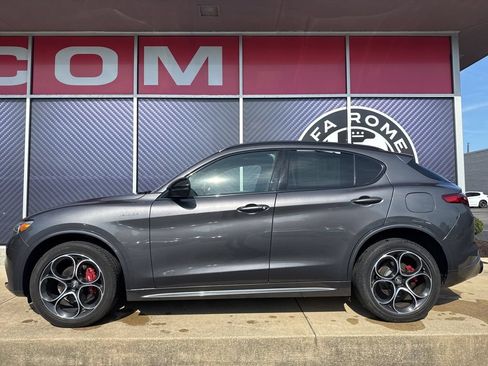 Used 2022 Alfa Romeo Stelvio Veloce AWD/4WD image 15
