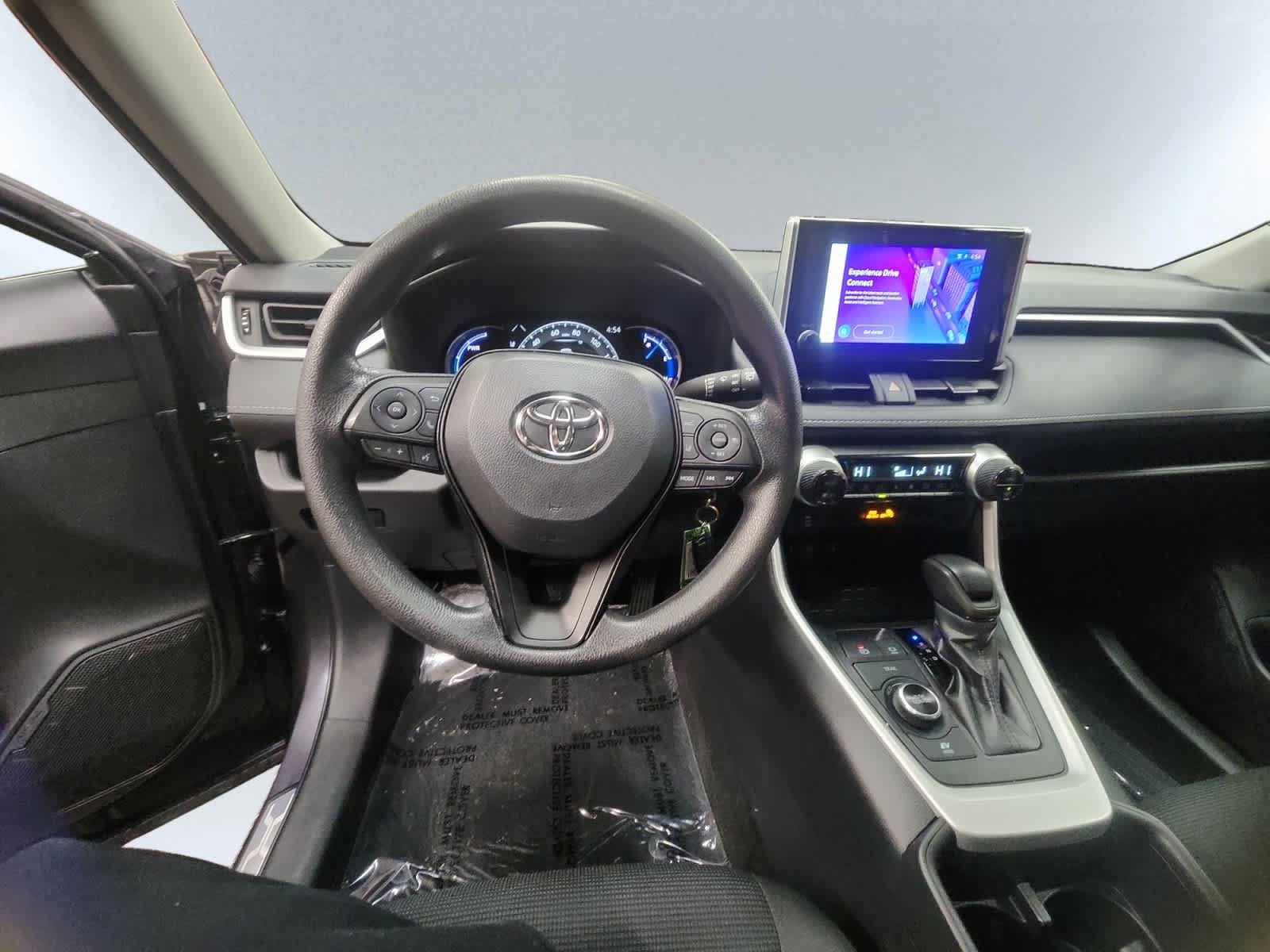 Used 2025 Toyota RAV4 LE AWD/4WD image 5