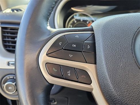 Used 2017 Jeep Cherokee Latitude w/ Comfort/Convenience Group image 23