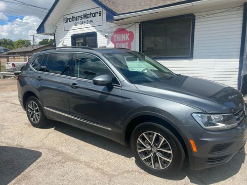 Used 2020 Volkswagen Tiguan SE w/ Panoramic Sunroof Package image 7
