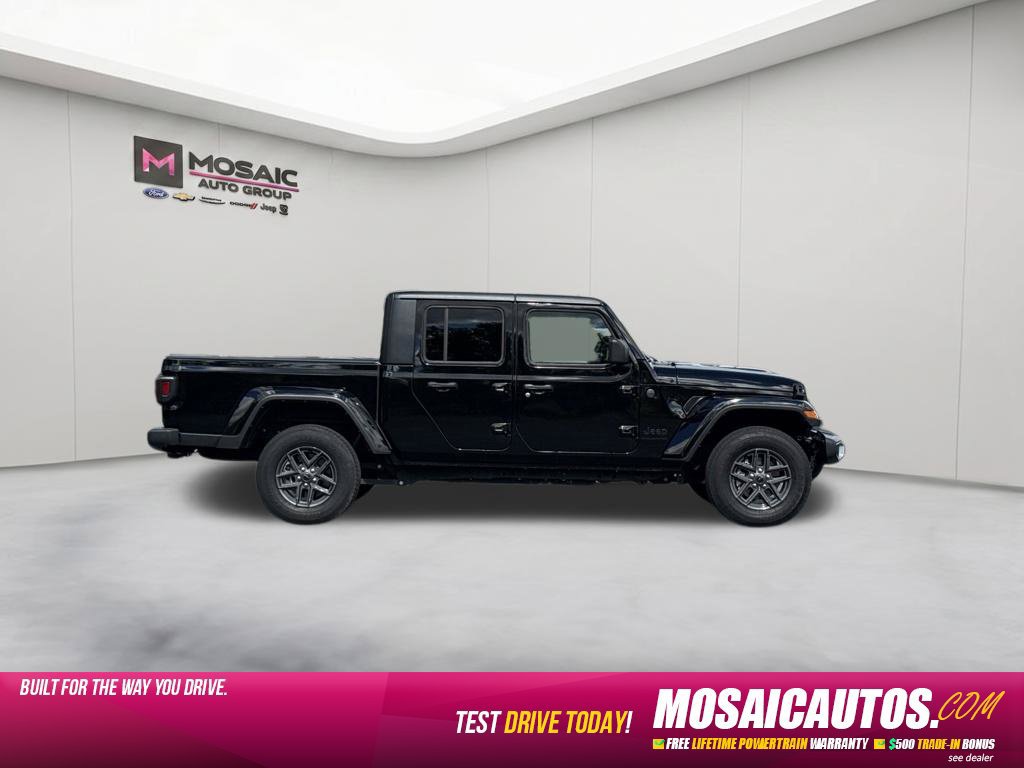 Used 2025 Jeep Gladiator Sport AWD/4WD image 8