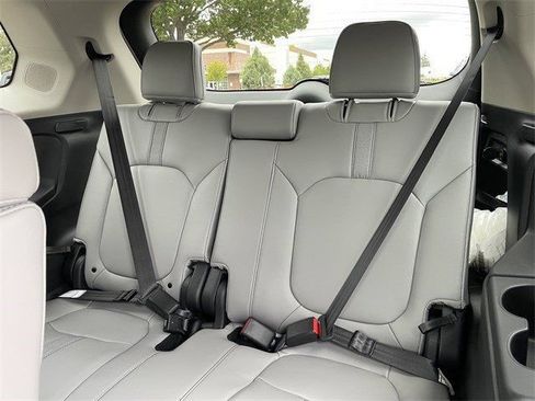 Used 2025 Honda Pilot Touring image 28