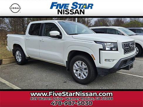 Used 2022 Nissan Frontier SV image 1