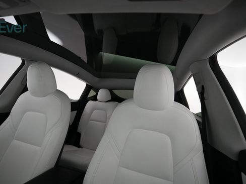 Used 2021 Tesla Model Y Long Range image 22