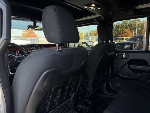 Used 2022 Jeep Wrangler Unlimited Rubicon image 25