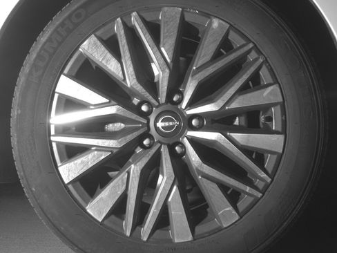 Used 2025 Nissan Altima 2.5 SV FWD image 13