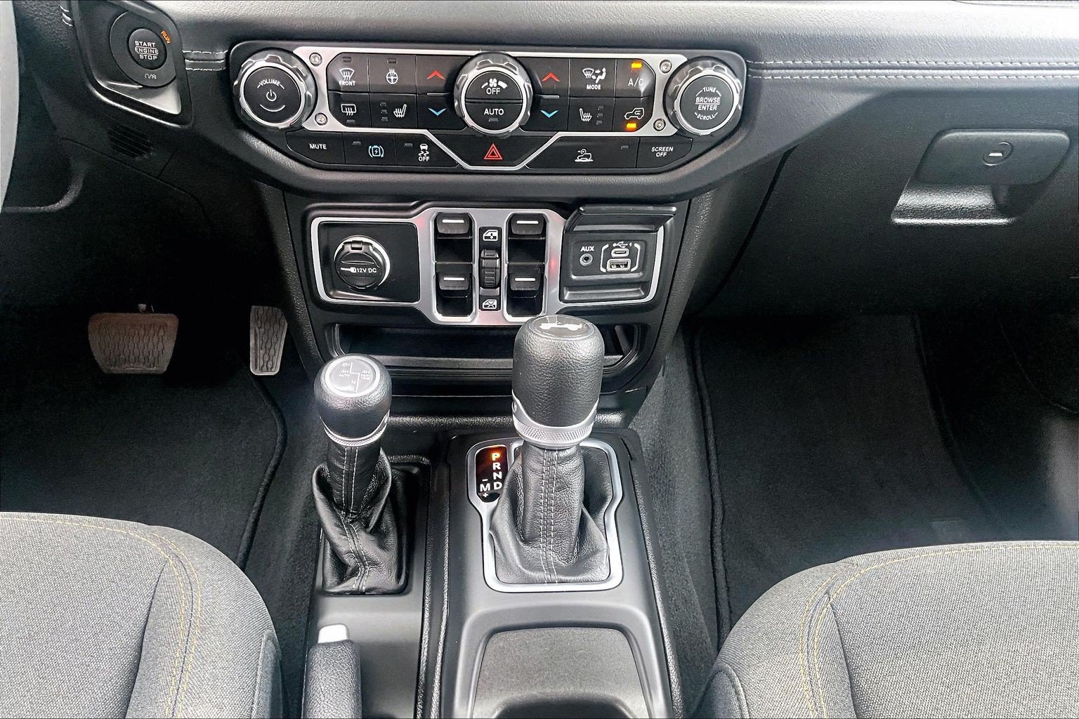 Used 2025 Jeep Wrangler Unlimited Sahara AWD/4WD image 27