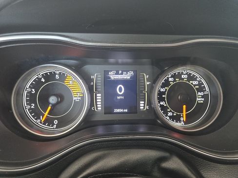 Used 2019 Jeep Cherokee Latitude Plus w/ Comfort/Convenience Group AWD/4WD image 11