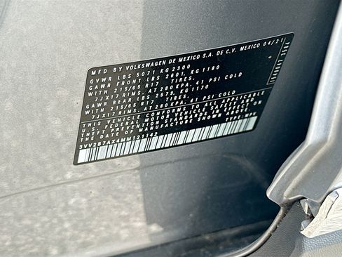 Used 2021 Volkswagen Tiguan SE w/ Panoramic Sunroof Package image 37