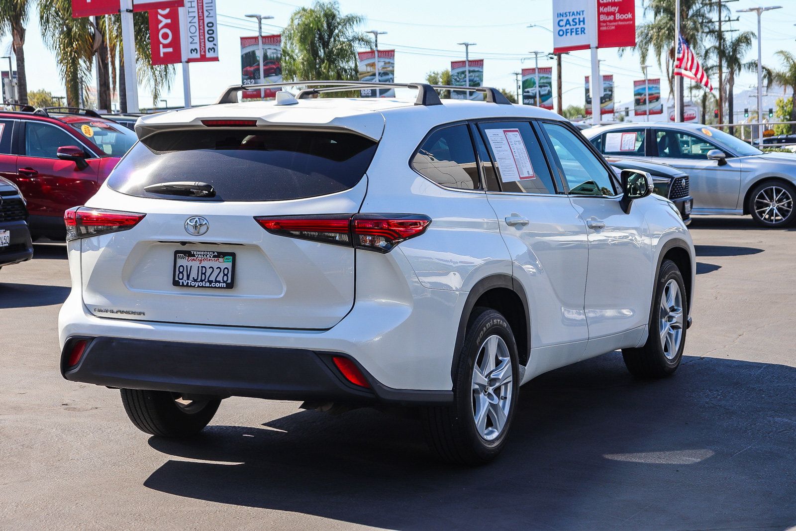 Certified 2021 Toyota Highlander L FWD image 7