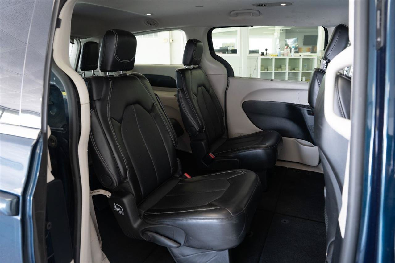 Used 2024 Chrysler Pacifica Touring-L FWD image 15