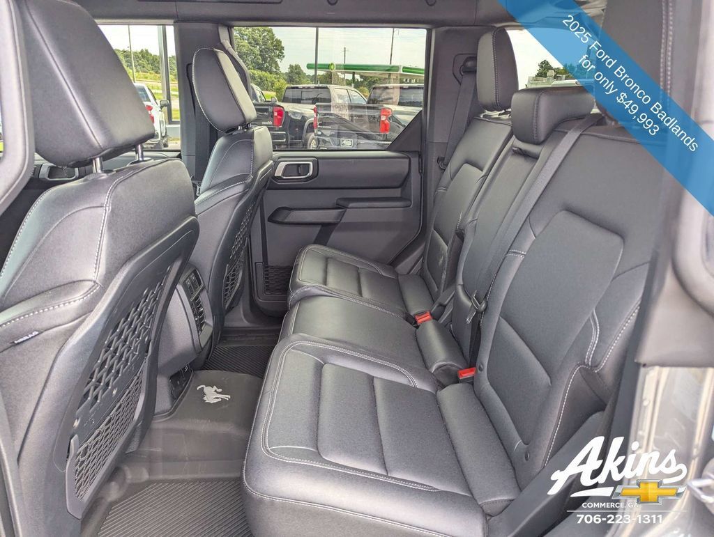 Used 2025 Ford Bronco Badlands AWD/4WD image 15
