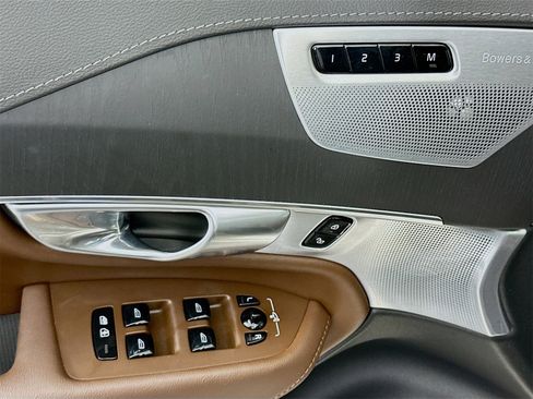 Used 2024 Volvo XC90 T8 Ultimate w/ Lounge Package image 18