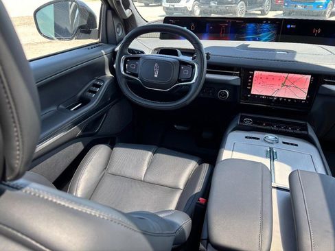 New 2026 Lincoln Navigator Reserve AWD/4WD image 12