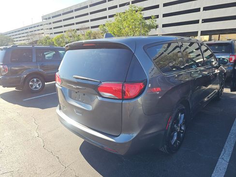 Used 2020 Chrysler Pacifica Touring w/ S Appearance Package FWD image 7
