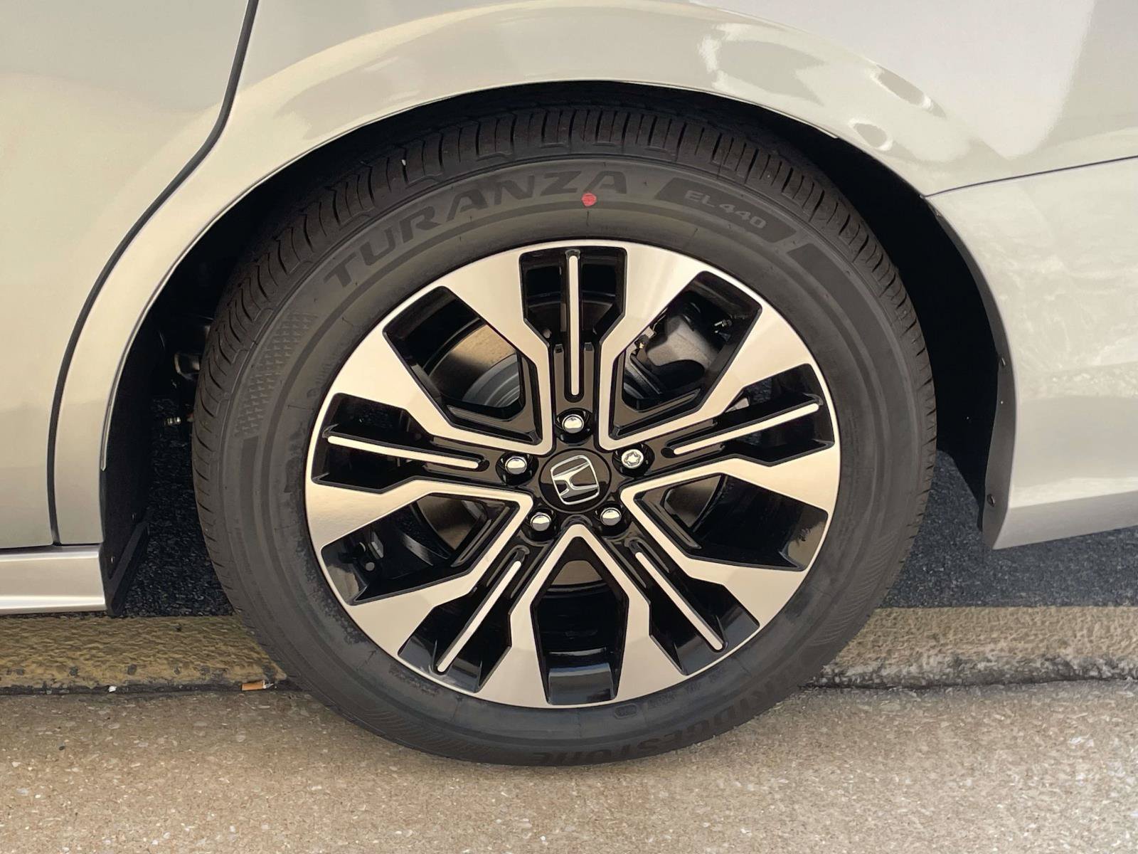 New 2026 Honda Odyssey Elite image 5