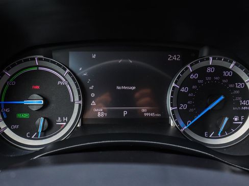 Used 2022 Toyota Highlander XLE AWD/4WD image 7