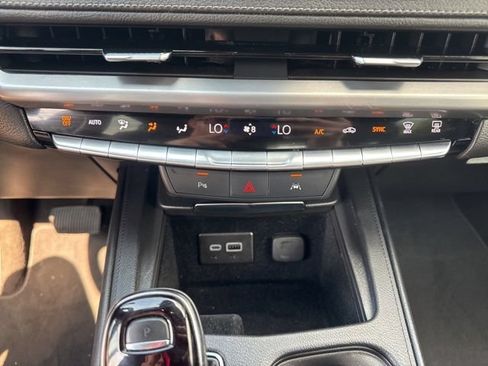 Used 2025 Cadillac XT4 Premium Luxury AWD/4WD image 24