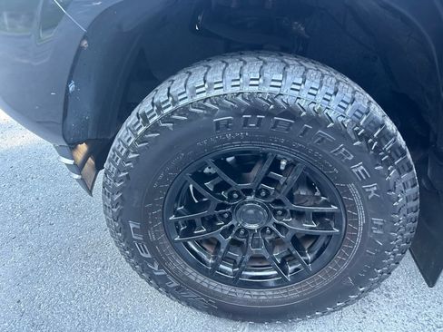 Used 2018 Toyota Tacoma SR w/ SR Convenience Package AWD/4WD image 28