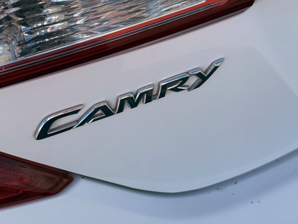 Used 2014 Toyota Camry SE w/ Moonroof Package FWD image 10