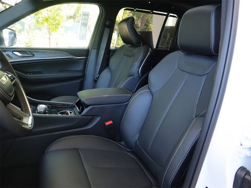 New 2023 Jeep Grand Cherokee Overland w/ Luxury Tech Group IV image 21