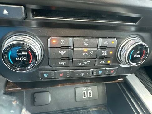 Used 2016 Ford F150 Platinum w/ Equipment Group 701A Luxury AWD/4WD image 43