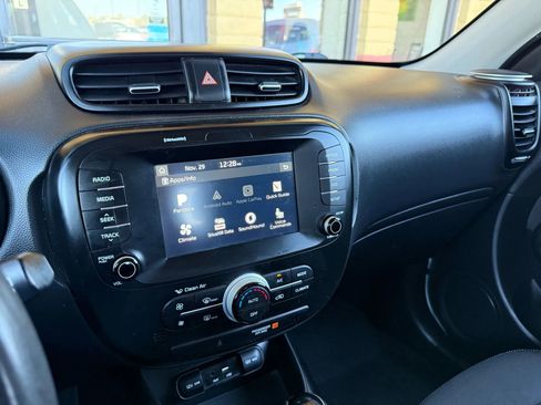 Used 2019 Kia Soul + image 31