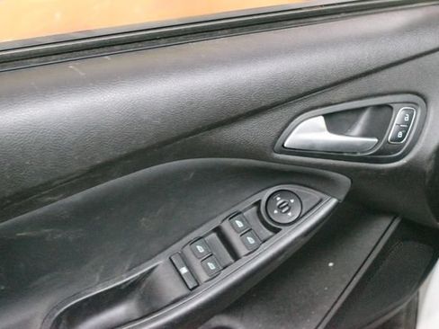 Used 2017 Ford Focus SE w/ SE Winter Package FWD image 11