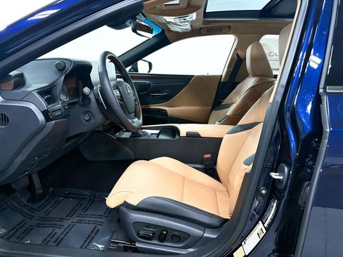 New 2025 Lexus ES 350 Ultra Luxury image 4