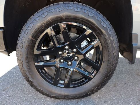 Used 2025 Chevrolet Silverado 1500 Custom Trail Boss w/ Dark Appearance Package image 27