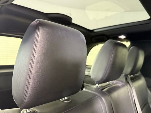 Used 2020 Land Rover Discovery HSE image 28