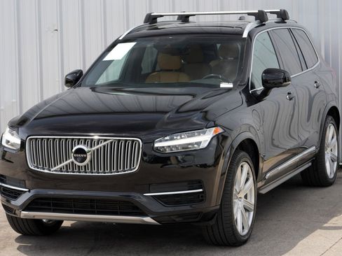 Used 2017 Volvo XC90 T8 Inscription w/ Vision Package image 48