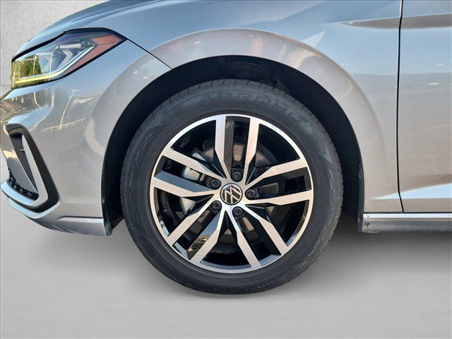 Used 2025 Volkswagen Jetta SE FWD image 23